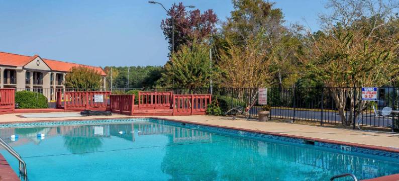 福赛斯凯艺酒店，近乔治亚州公共安全培训中心(Quality Inn Forsyth Near GA Public Safety Training Center)图片