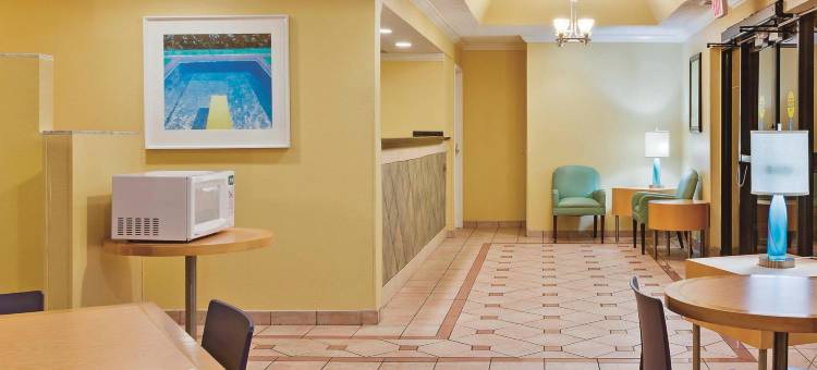 西棕榈滩-佛罗里达州收费公路拉昆塔温德姆酒店(La Quinta Inn by Wyndham West Palm Beach - Florida Turnpike)图片