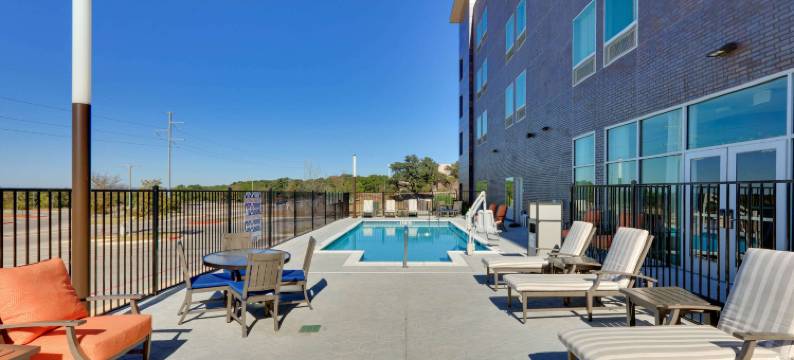 来柯维拉昆塔温德姆套房酒店(La Quinta Inn & Suites by Wyndham Lakeway)图片