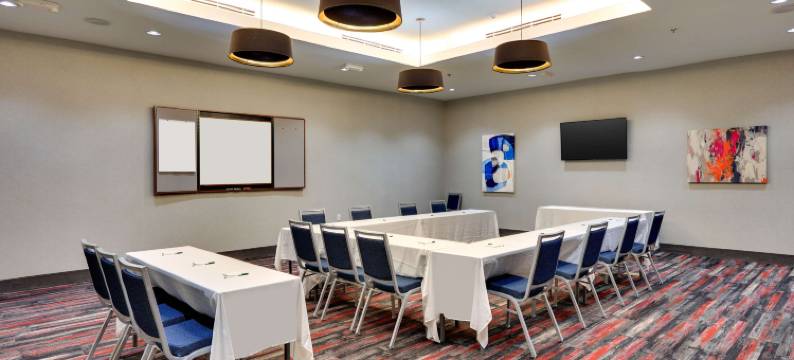 来柯维拉昆塔温德姆套房酒店(La Quinta Inn & Suites by Wyndham Lakeway)图片