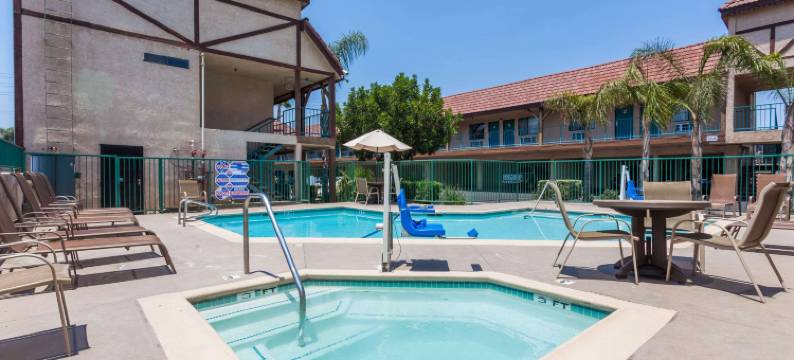 诺科豪生酒店(Howard Johnson by Wyndham Norco)图片