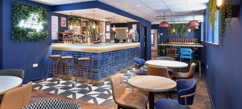 加的夫中央皇后街旅屋酒店(Travelodge Cardiff Central Queen Street)图片