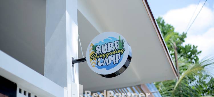 普林加丁米特拉冲浪营地红多兹酒店(Pringgading Surf Camp Mitra RedDoorz)图片