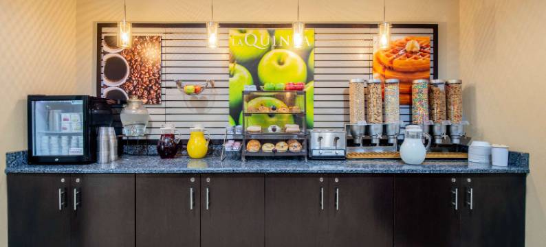 艾尔克维查尔斯顿东北拉昆塔温德姆套房酒店(La Quinta Inn & Suites by Wyndham Elkview - Charleston NE)图片