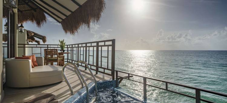 Palafitos水上平房，双体船，天然水池等全包含(Hotel Palafitos Overwater Bungalows)图片