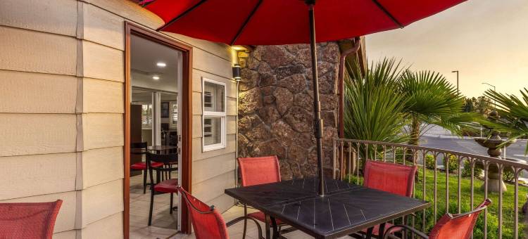 温德姆华美达-梅德福机场北(Ramada by Wyndham Medford Airport North)图片