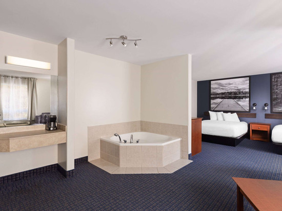 圣阿加特德蒙特速8酒店