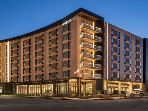 伍德兰希尔斯洛杉矶希尔顿惠庭酒店