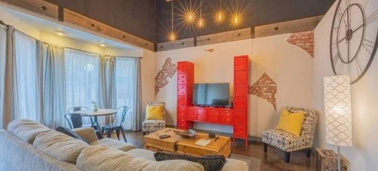 黑泽尔港湾 位于广场中心 ~ 时尚市中心单间公寓.(Haven at Hazel ~ Downtown Studio, stylish and centrally located on the square.)图片
