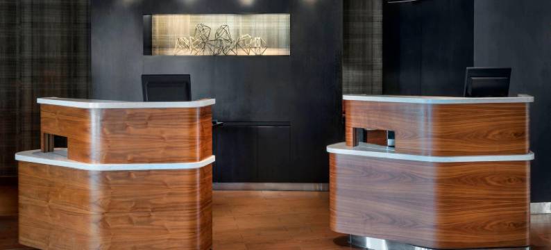 万怡纽瓦克自由国际机场酒店(Courtyard Newark Liberty International Airport)图片