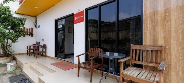 红多兹Plus酒店-近茨布布尔主题公园2号(RedDoorz Plus Near Trans Studio Cibubur 2)图片