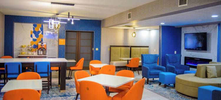费耶特维尔 I-95 拉昆塔温德姆套房酒店(La Quinta Inn & Suites by Wyndham Fayetteville I-95)图片
