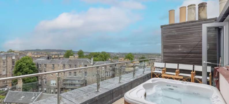 带露台的美丽顶层公寓(Joivy Beautiful Penthouse with Terrace & Jacuzzi)图片