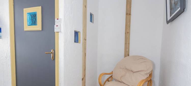 古怪公寓 - 可住6人 - 海滨区 - 停车(Sleeps 6 - 100MFromBeach - Ocean View Balcony)图片