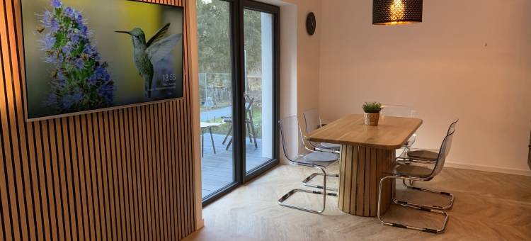 松树节日房屋(Pine Tree Holiday House)图片