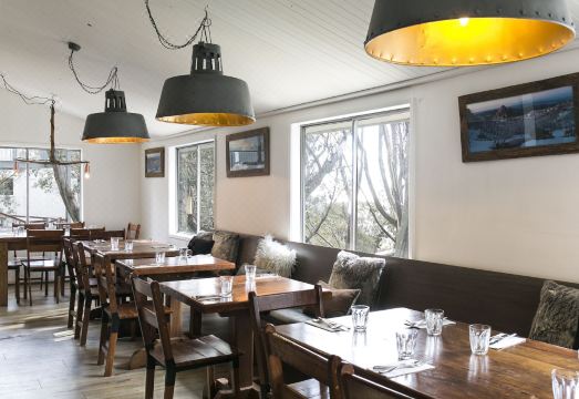 Feathertop Alpine Lodge Hotel Overview