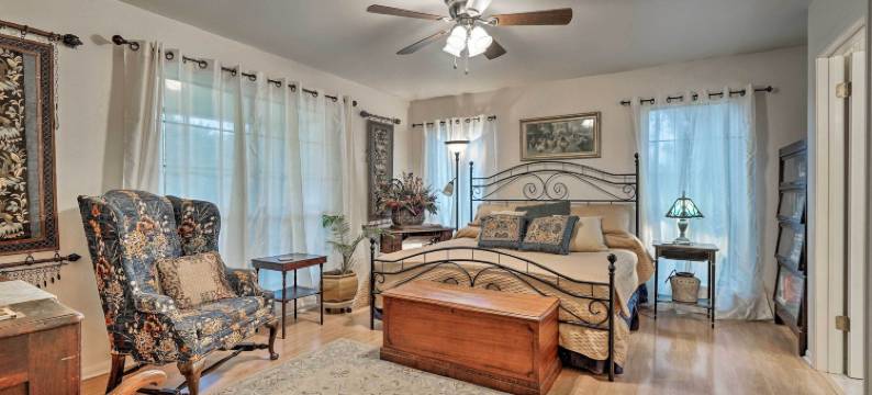 河畔马丁代尔房屋，配有2个有盖甲板(Riverfront Martindale House w/ 2 Covered Decks)图片