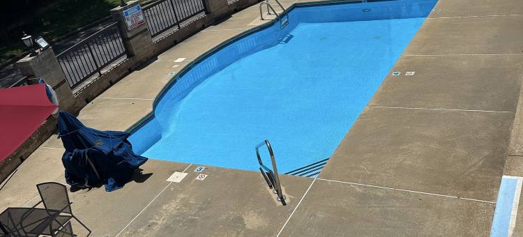 诺曼湖伊克诺拉奇套房酒店(Red Roof Inn & Suites Cornelius - Lake Norman)图片