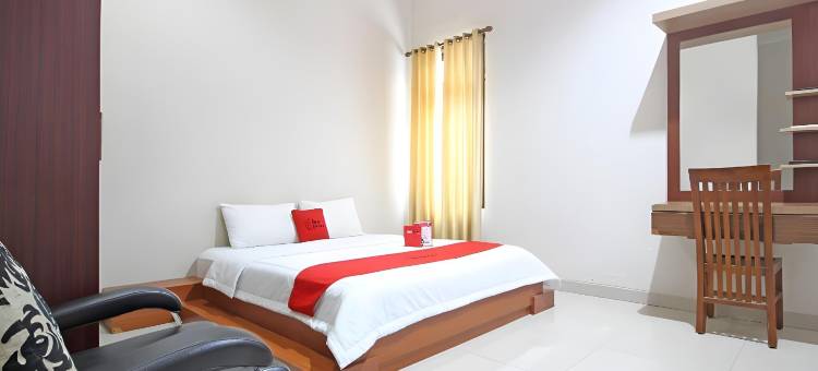 红多兹酒店-靠近哈特诺购物中心3(RedDoorz Near Hartono Mall 3)图片