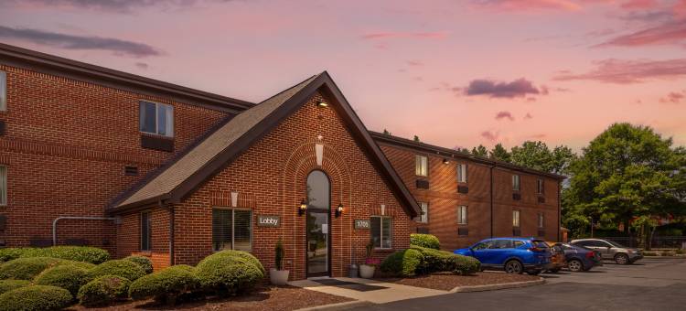 格林斯伯勒霍姆汤公寓及套房酒店(HomeTowne Studios & Suites Greensboro)图片