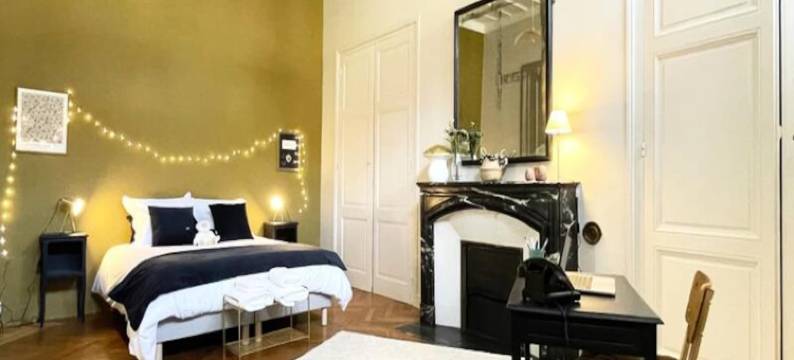 Le Crosne Parking Standing Quiet图片