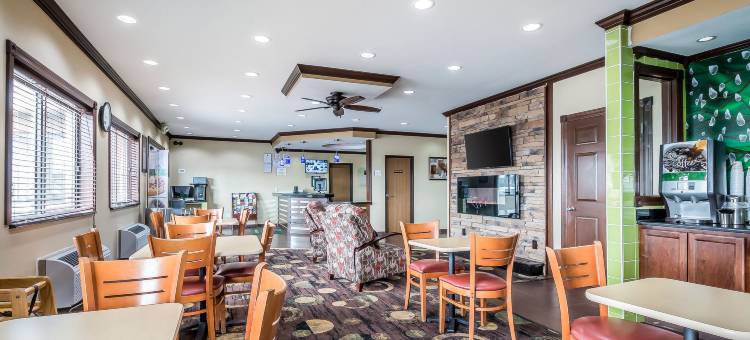 科拉尔维尔爱荷华河兰丁凯艺酒店(Quality Inn Coralville - Iowa River Landing)图片