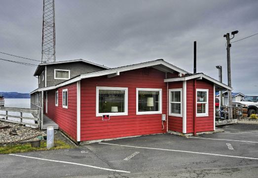 Sleek Riverfront Condo on Pier in Downtown Astoria Hotel Overview