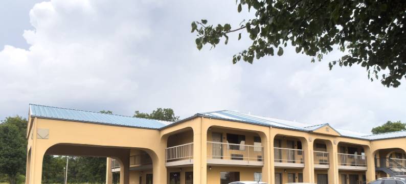 布莱斯维尔I55 Capital O 鹿田客栈(Deerfield Inn by Capital O Blytheville AR I55)图片