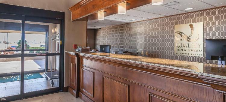 奥瓦索 US-169 凯艺套房酒店(Quality Inn & Suites Owasso US-169)图片