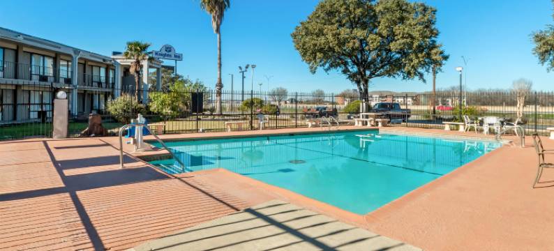 弗罗斯特银行中心附近圣安东尼奥骑士酒店(Knights Inn San Antonio Near at&T Center)图片