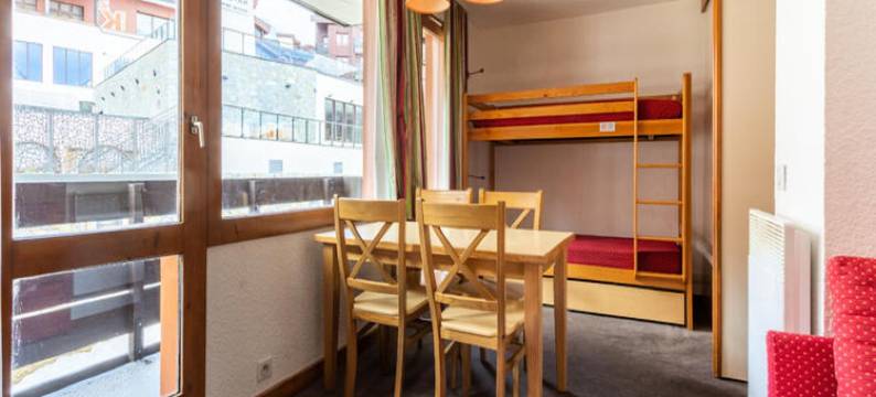 Studio 4 People - Budget图片