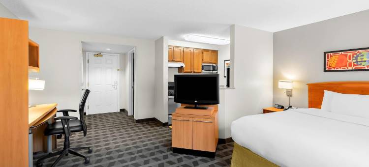 米德尔堡高地克里夫兰机场美茵斯坦套房酒店(MainStay Suites Middleburg Heights Cleveland Airport)图片