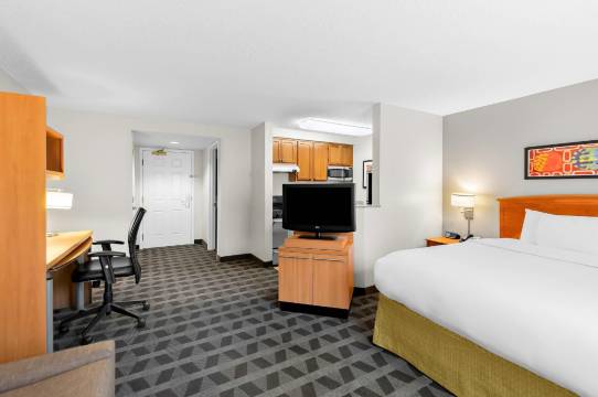 米德尔堡高地克里夫兰机场美茵斯坦套房酒店(MainStay Suites Middleburg Heights Cleveland Airport)