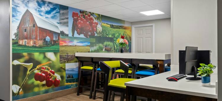 托玛红屋顶旅馆(Red Roof Inn & Suites Tomah)图片