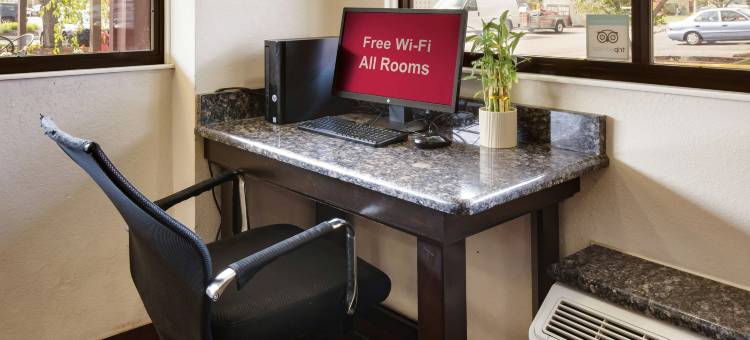 大急流城机场红顶酒店(Red Roof Inn Grand Rapids Airport)图片