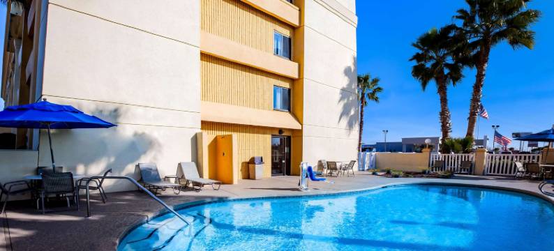 休斯顿贝敦东拉昆塔温德姆套房酒店(La Quinta Inn & Suites by Wyndham Houston Baytown East)图片