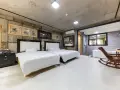 雙床房A ( 超大特大床 + 單人床 ) ( Netflix景觀，超大特大床，)