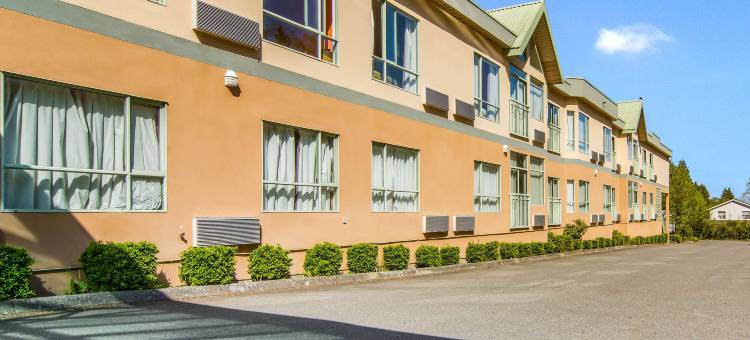 英属哥伦比亚萨里 6 号汽车旅馆(Motel 6 Surrey, BC)图片