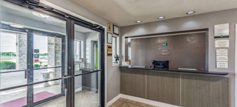 东 I-10 近佛斯特银行中心凯艺酒店(Quality Inn I-10 East Near Frost Bank Center)图片