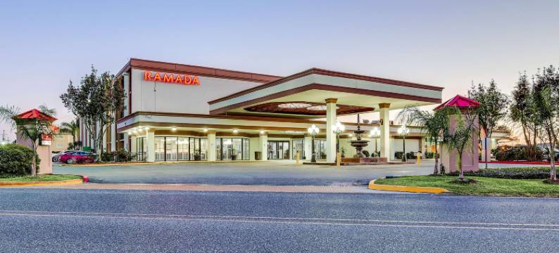 梅塔里新奥尔良机场华美达酒店(Ramada by Wyndham Metairie New Orleans Airport)图片