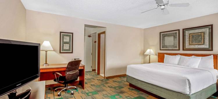 得梅因西克莱夫拉昆塔温德姆套房酒店(La Quinta Inn & Suites by Wyndham des Moines West Clive)图片