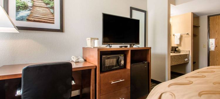 西麦迪逊大学区附近凯艺酒店(Quality Inn Madison West Near University Area)图片