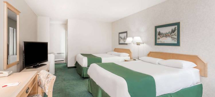 魁斯内尔温德姆华美达酒店(Ramada by Wyndham Quesnel)图片