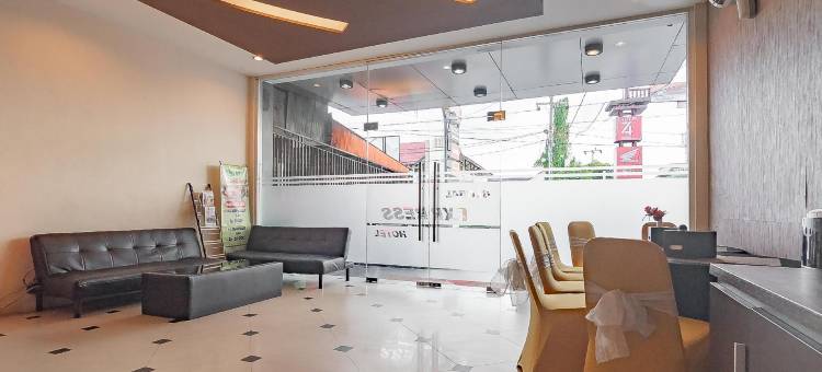 红多兹酒店-近萨那曼曼蒂基体育场(RedDoorz Near Stadion Sanaman Mantikei)图片