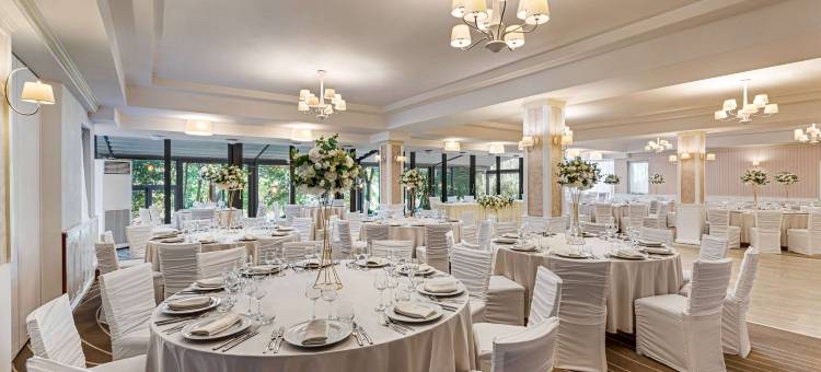 斯拉蒂纳公园华美达酒店(Ramada by Wyndham Slatina Parc)图片