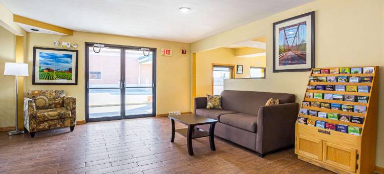 格林斯堡I-74凯艺套房酒店(Quality Inn & Suites Greensburg I-74)图片