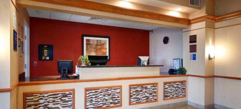 浮筒海滩贝斯特韦斯特优质酒店(Best Western Plus Pontoon Beach)图片