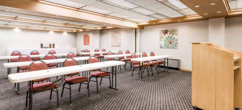 州立学院温德姆速8酒店(Super 8 by Wyndham State College)图片