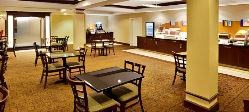 智选假日套房酒店克劳福兹维尔(Holiday Inn Express & Suites CRAWFORDSVILLE by IHG)图片