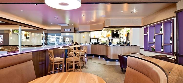 德雷顿庄园酒店(Drayton Manor Hotel)图片